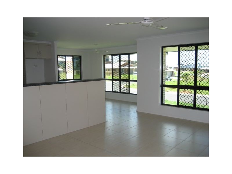 8 McAlary Drive, Eimeo QLD 4740