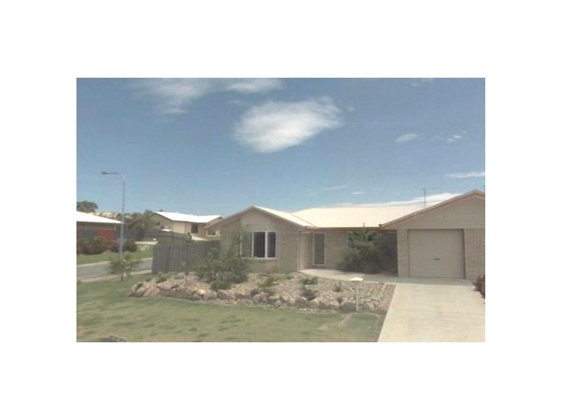 Unit 1/2 Dustwill Street, Eimeo QLD 4740