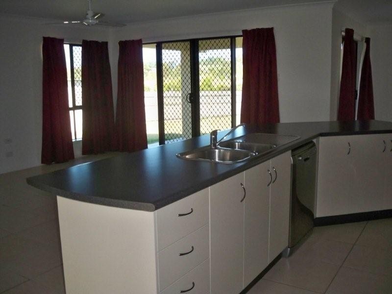 4 Carlow Close, Eimeo QLD 4740