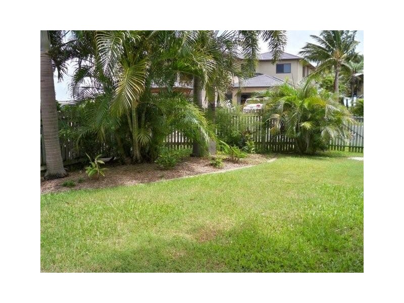 2/17 Beach Road, Dolphin Heads QLD 4740