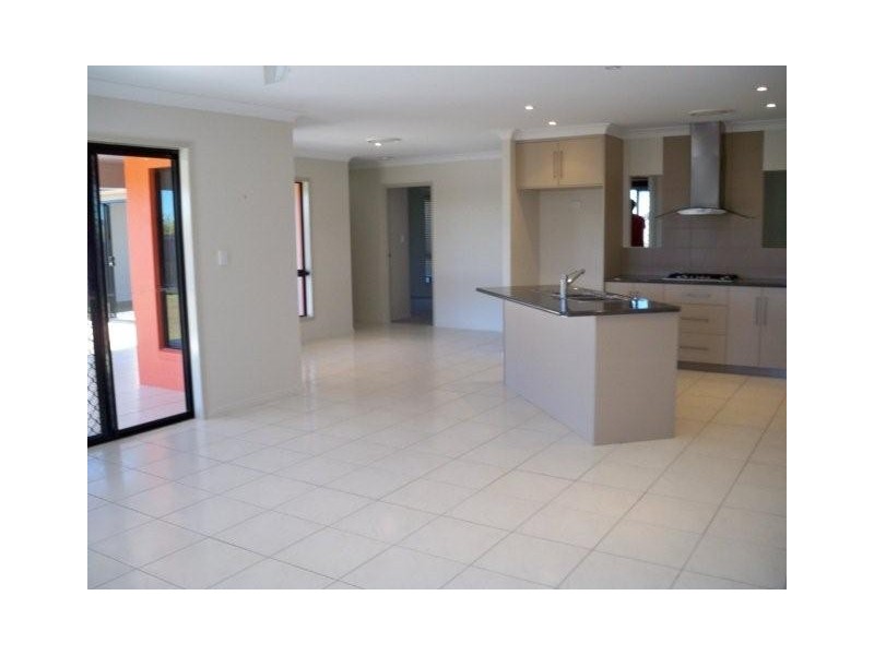 41 Gingham Street, Glenella QLD 4740