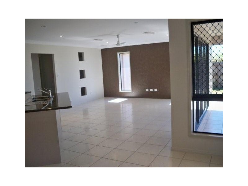 41 Gingham Street, Glenella QLD 4740