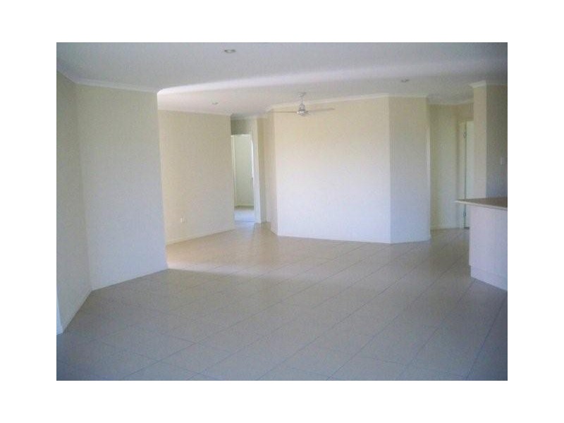 28 Woden Cres, Ooralea QLD 4740