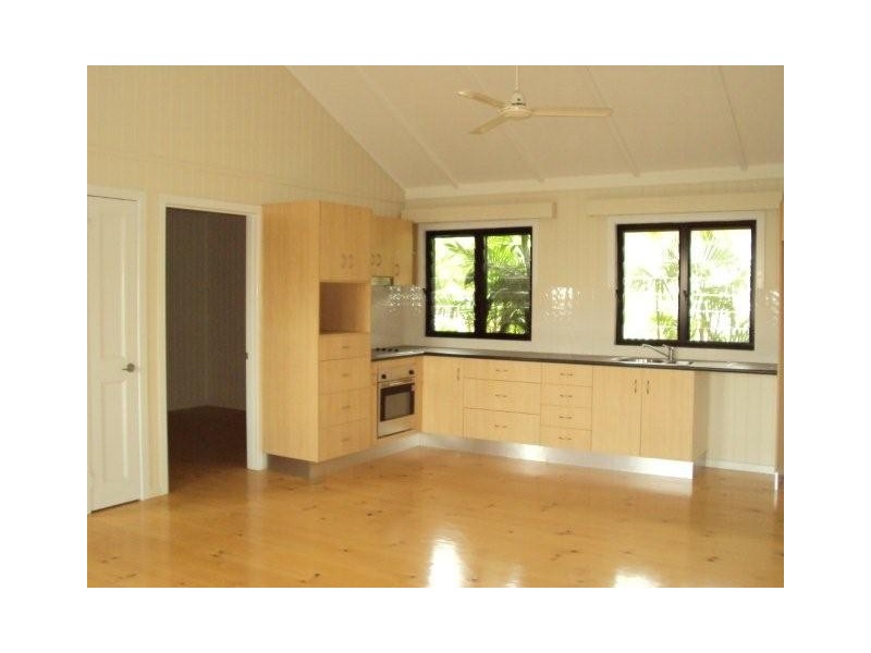 2/227 Slade Point Rd, Slade Point QLD 4740