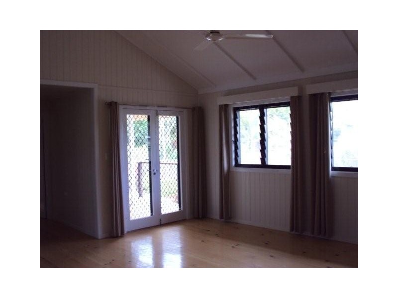 2/227 Slade Point Rd, Slade Point QLD 4740