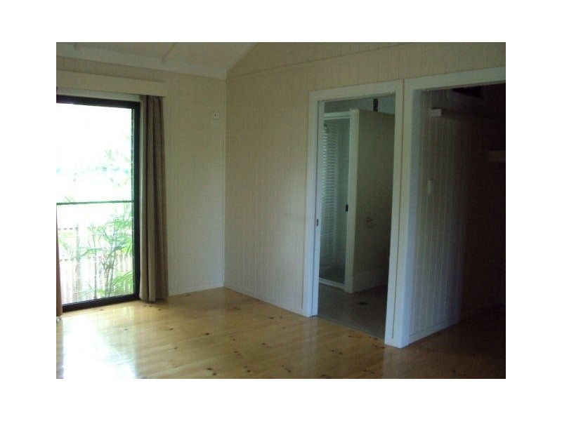 2/227 Slade Point Rd, Slade Point QLD 4740