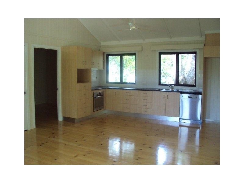 2/227 Slade Point Rd, Slade Point QLD 4740