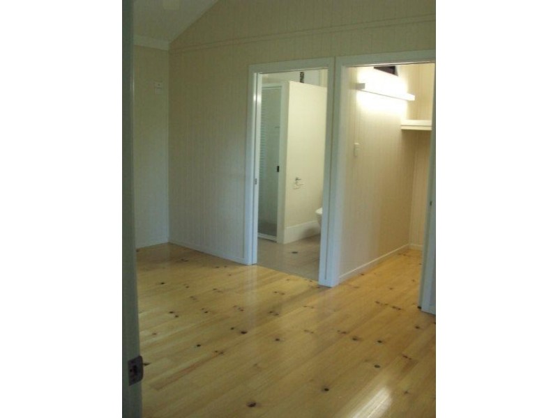 2/227 Slade Point Rd, Slade Point QLD 4740