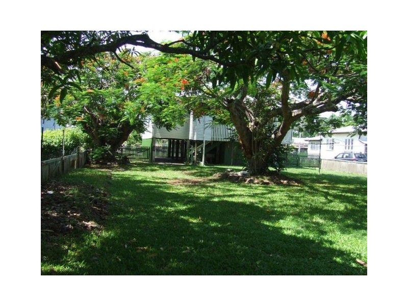 4 Pratt Street, South Mackay QLD 4740