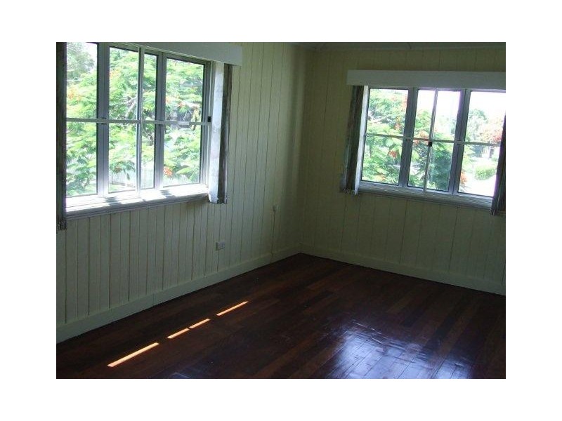 4 Pratt Street, South Mackay QLD 4740