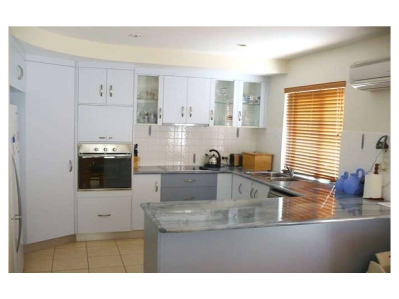 18 Seaspray Cl, Shoal Point QLD 4750