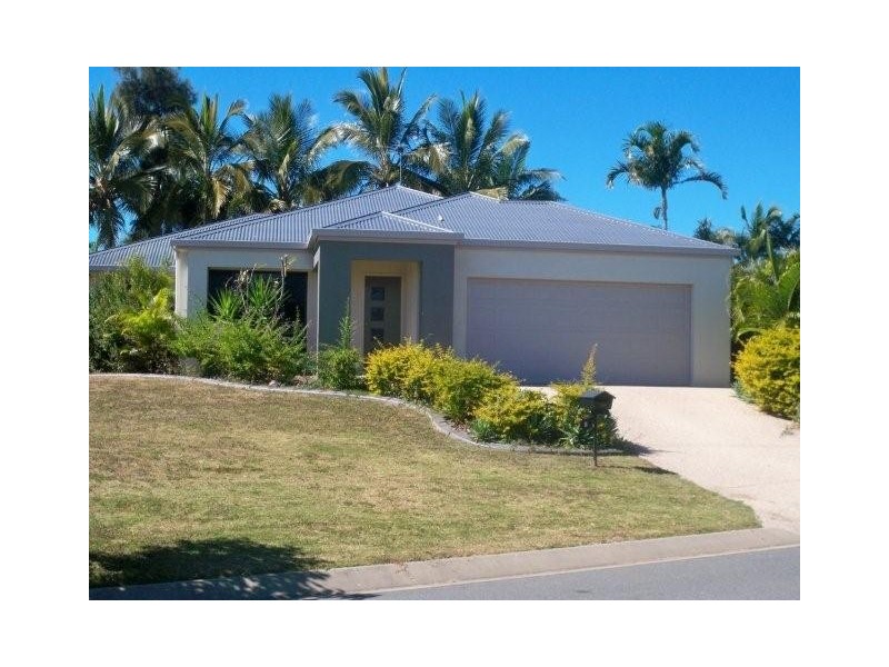 18 Sunseeker Crt, Blacks Beach QLD 4740
