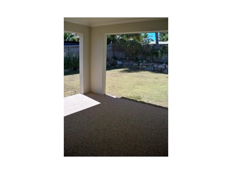 18 Sunseeker Crt, Blacks Beach QLD 4740