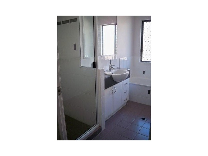 18 Sunseeker Crt, Blacks Beach QLD 4740