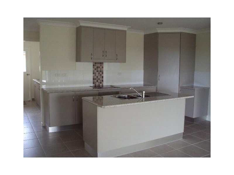 52 Cinnamon Dve, Glenella QLD 4740