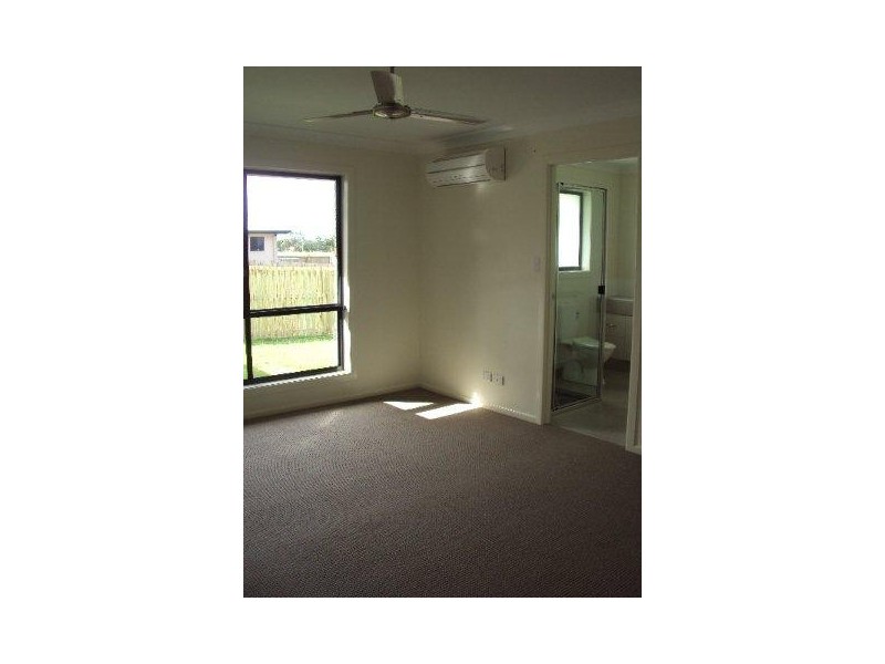 52 Cinnamon Dve, Glenella QLD 4740