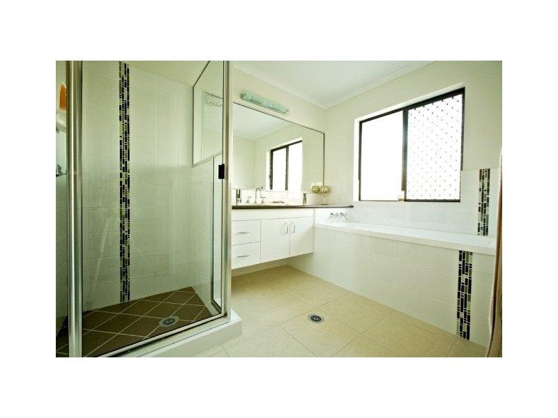 34 Elizabeth St, Mirani QLD 4754