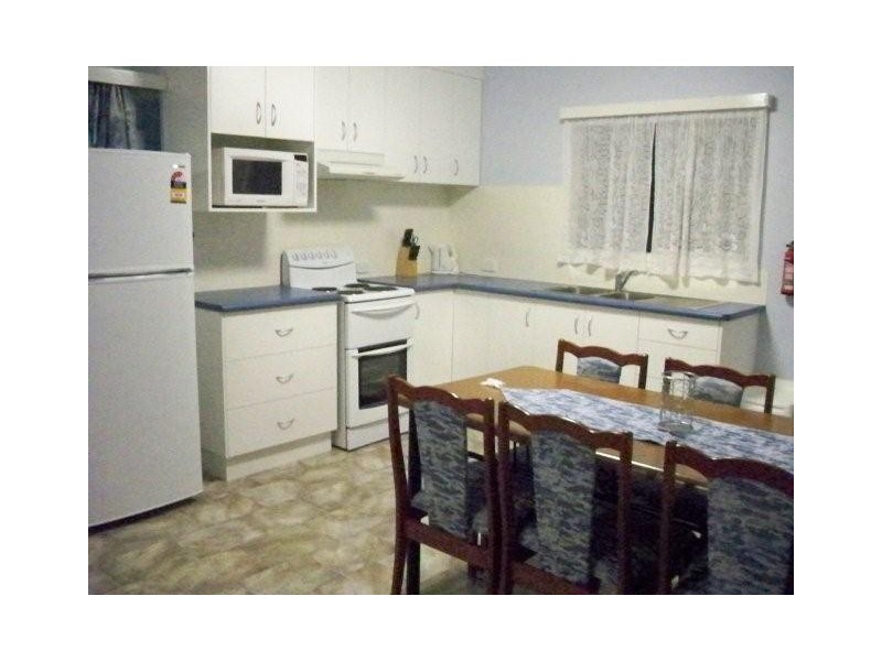 1/8  Carey Street, Hay Point QLD 4740