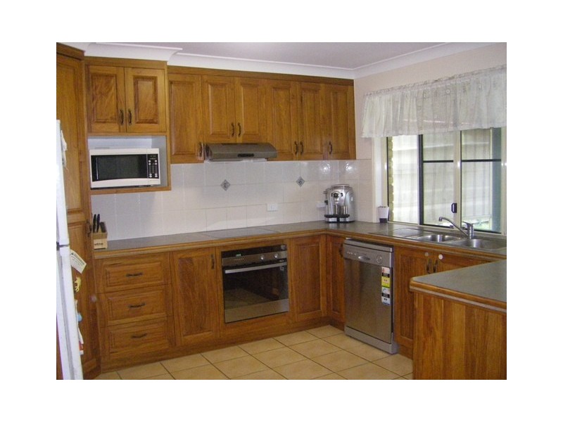 3 MichelleCourt, Salonika Beach QLD 4740