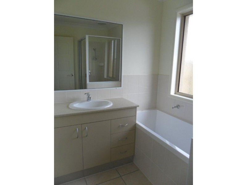 8 Peregian Crt, Blacks Beach QLD 4740