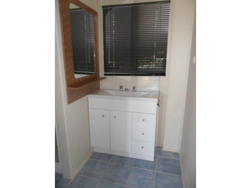 4 Burton Crt, Eimeo QLD 4740