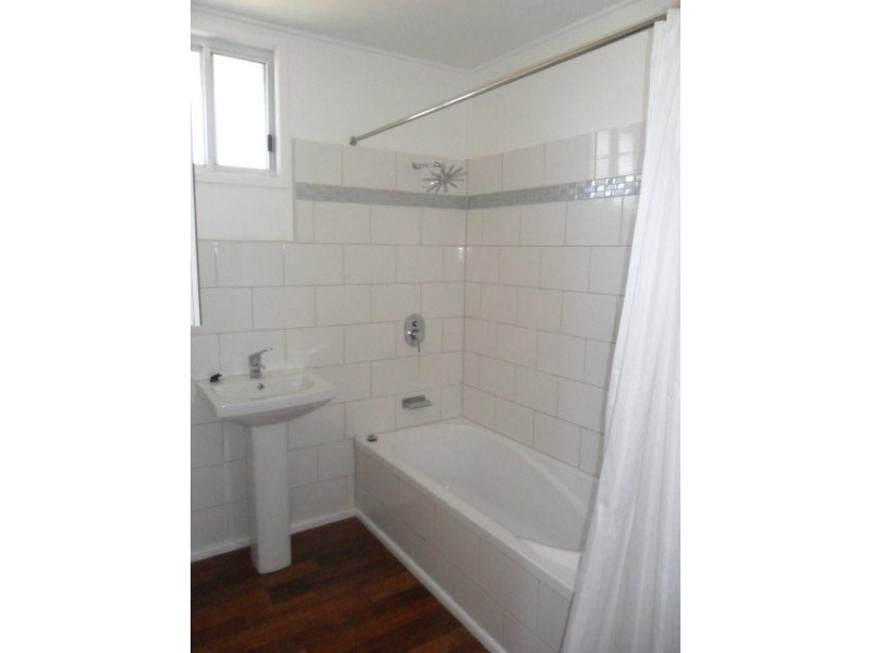 4 Burton Crt, Eimeo QLD 4740