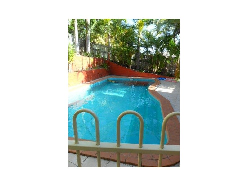 80 Slater Ave, Blacks Beach QLD 4740