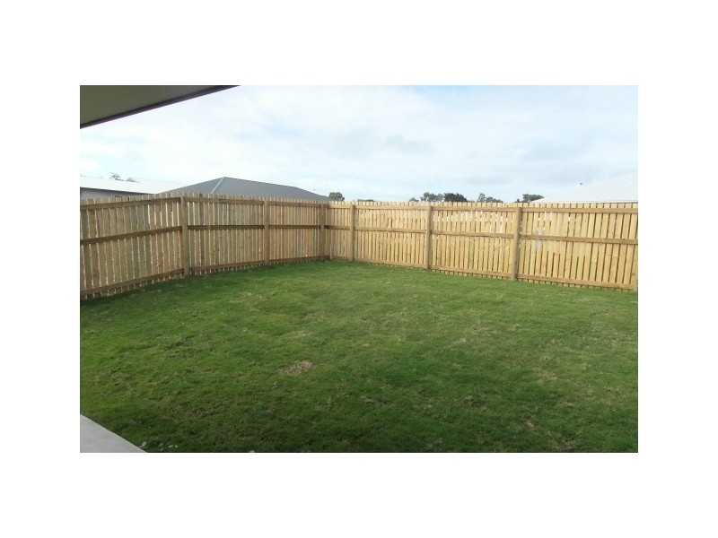 11 Yatay Street, Eimeo QLD 4740