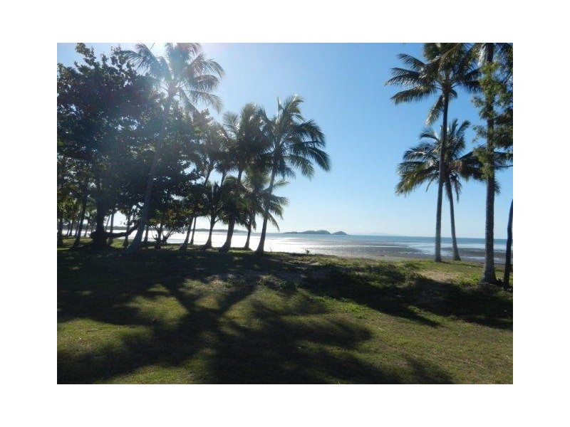 6 Walsh Ave, Seaforth QLD 4741
