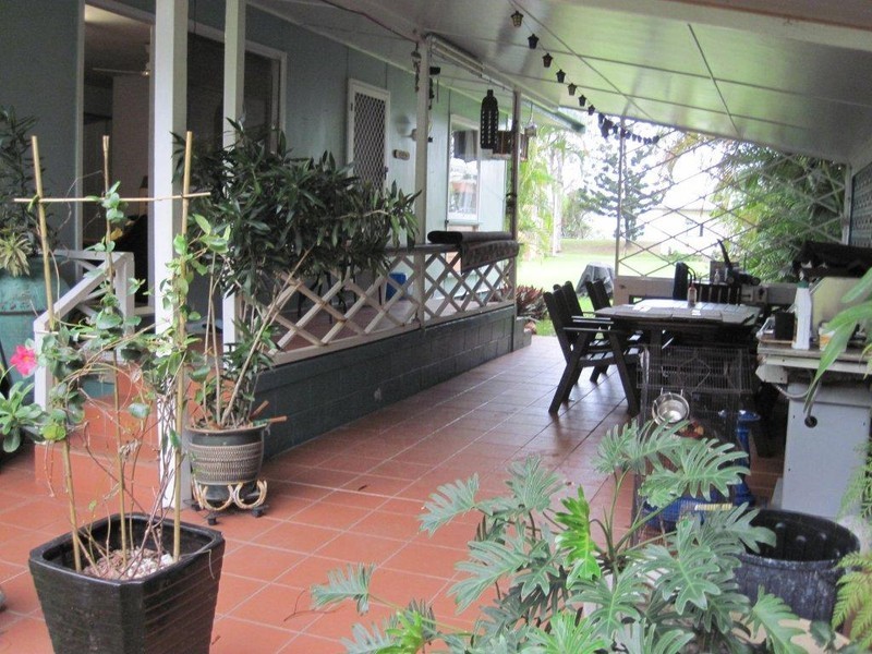 6 Walsh Ave, Seaforth QLD 4741