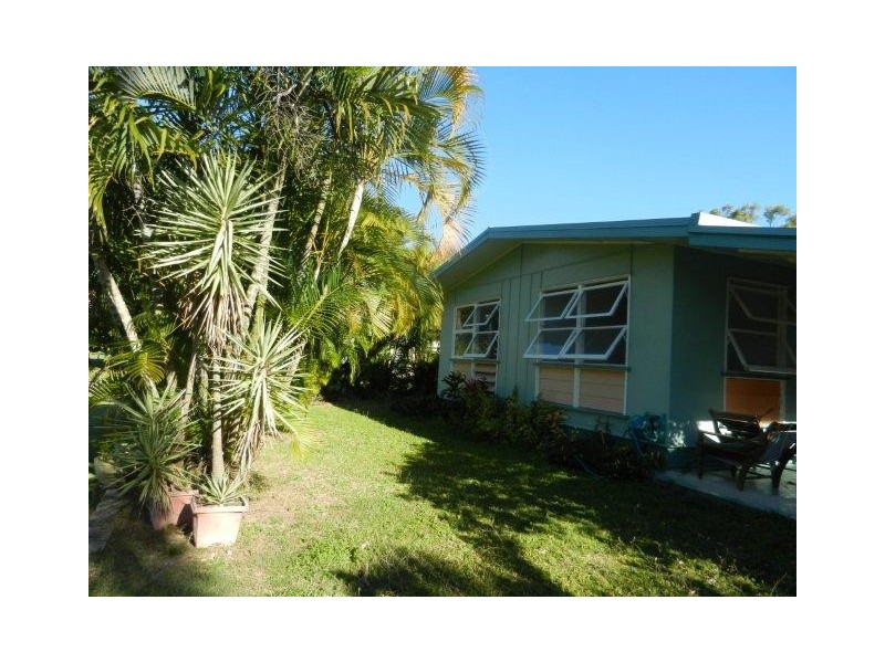 6 Walsh Ave, Seaforth QLD 4741
