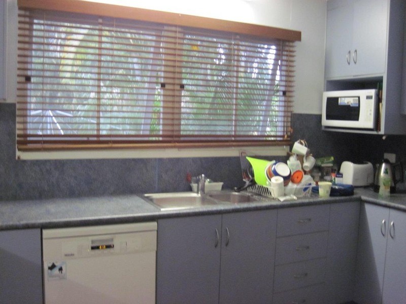 6 Walsh Ave, Seaforth QLD 4741