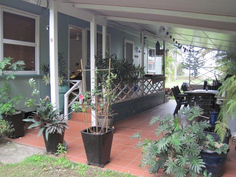 6 Walsh Ave, Seaforth QLD 4741