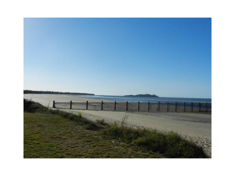 6 Walsh Ave, Seaforth QLD 4741
