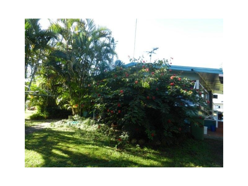 6 Walsh Ave, Seaforth QLD 4741