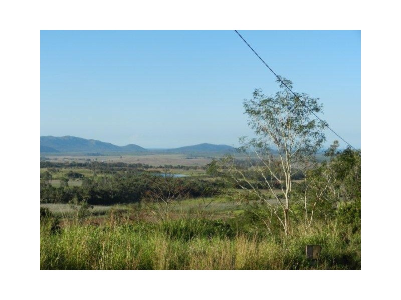6 Walsh Ave, Seaforth QLD 4741