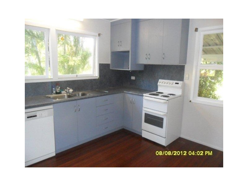 6 Walsh Ave, Seaforth QLD 4741