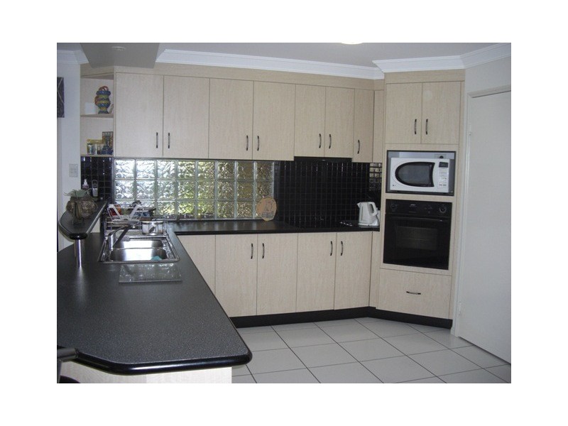 10 Vassallo Drive, Glenella QLD 4740