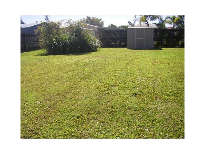 3 Davey St, Glenella QLD 4740