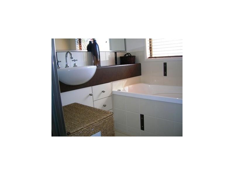 12 Eva Parade, Glenella QLD 4740