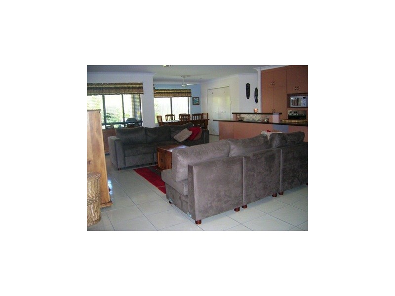 12 Eva Parade, Glenella QLD 4740