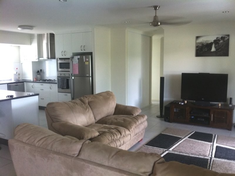 5A Eva Parade, Glenella QLD 4740