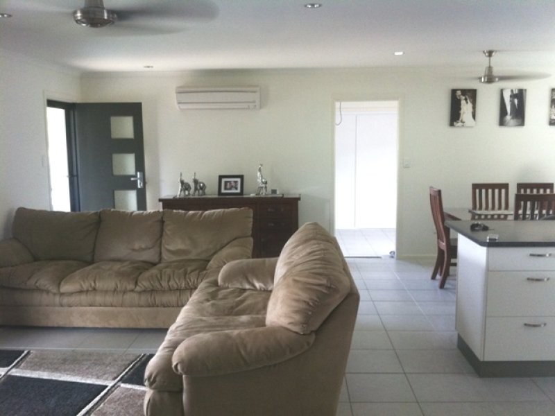 5A Eva Parade, Glenella QLD 4740