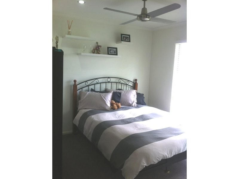 5A Eva Parade, Glenella QLD 4740