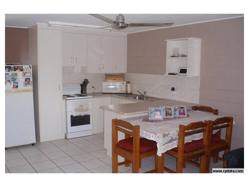 2/6 Skylark Street, Slade Point QLD 4740