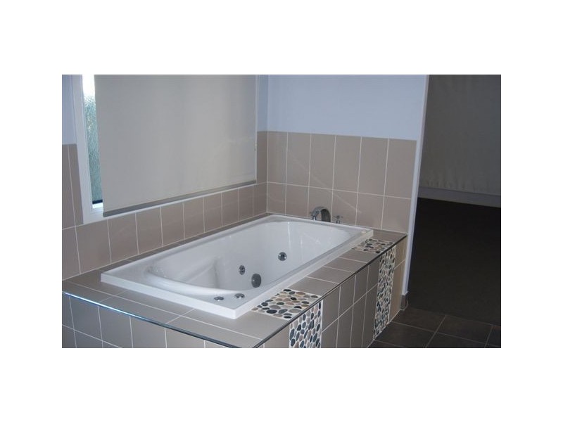 67 Victor Avenue, Glenella QLD 4740