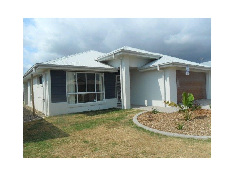 53 Newport Pde, Blacks Beach QLD 4740
