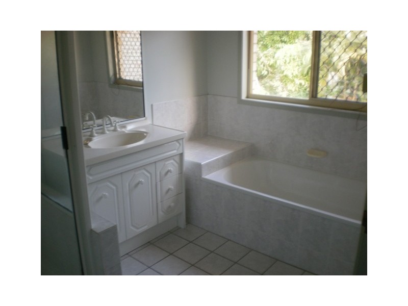 2/454 Bridge Road, West Mackay QLD 4740