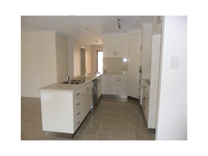 7 PETREA CRT, Andergrove QLD 4740