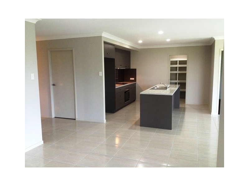 17 Goldwyn Close, Ooralea QLD 4740